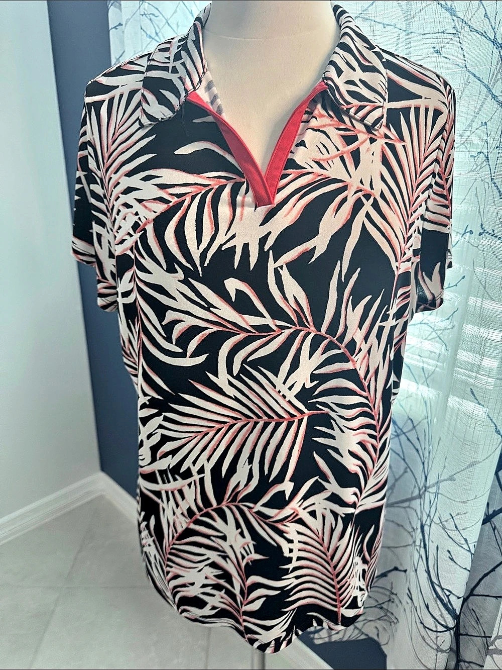 Weekends by Chico's Printed Short Sleeve Top Size 3 Like New